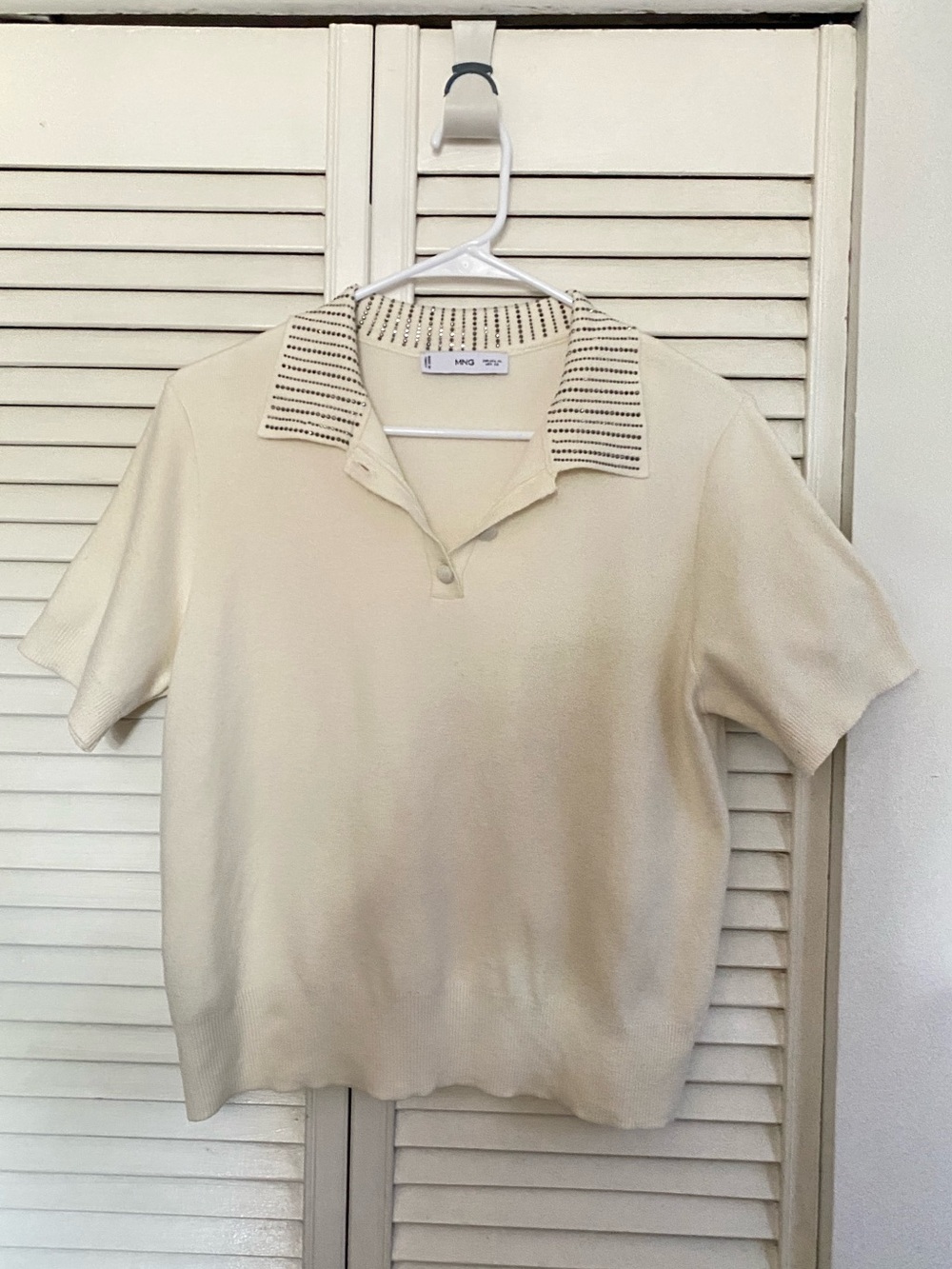 Knitted polo shirt with rhinestone collar